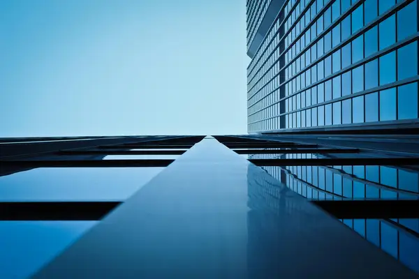 抖音新人上热门技巧具体都是什么?花100买个热门靠谱吗?
