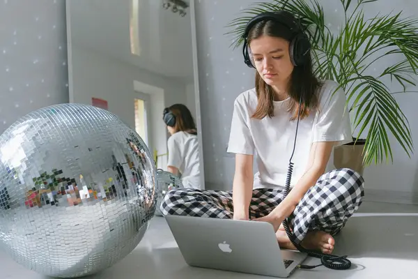 抖音小店运费险对商家有益吗?怎么开通?