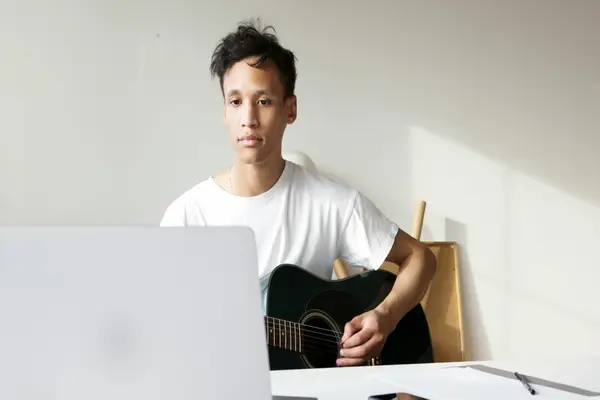抖音ai精灵聊天在哪里？抖音AI精灵聊天：你的智能生活新伙伴在哪里