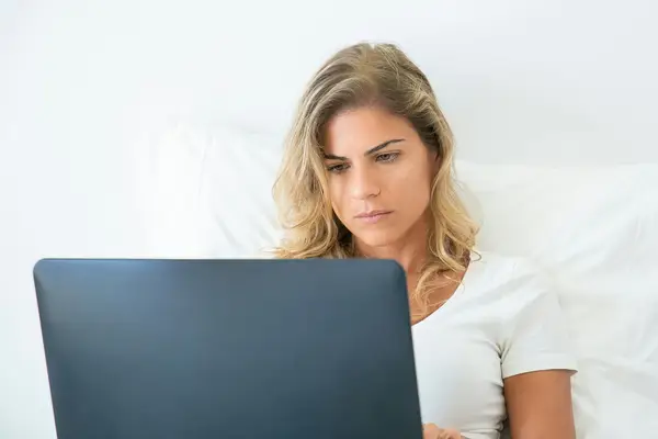 频繁访问某人抖音他会知道吗?如何提高视频播放量?